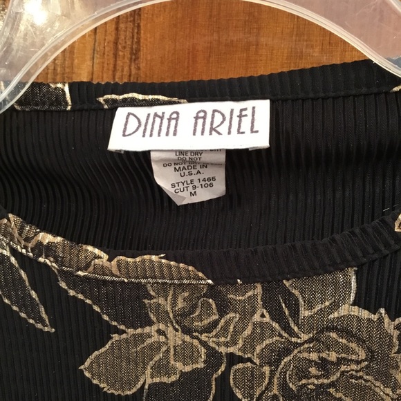 Woman’s short sleeve blouse - Picture 3 of 3